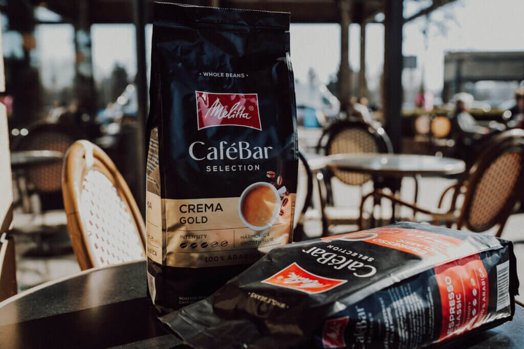 kawy z serii Melitta CafeBar na stole w restauracji