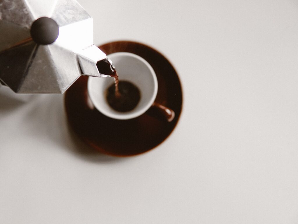 Kawa nalewana z kawiarki